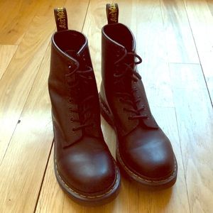 Dr. Martens 1460 8-Eye Boot W (Women's)